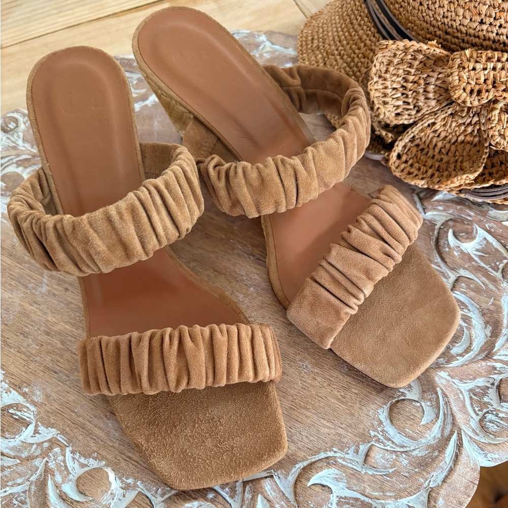 NWOT STAUD Frankie Wedge Sandals in Cashew Natural Suede. Size 9, 3” Heel.
